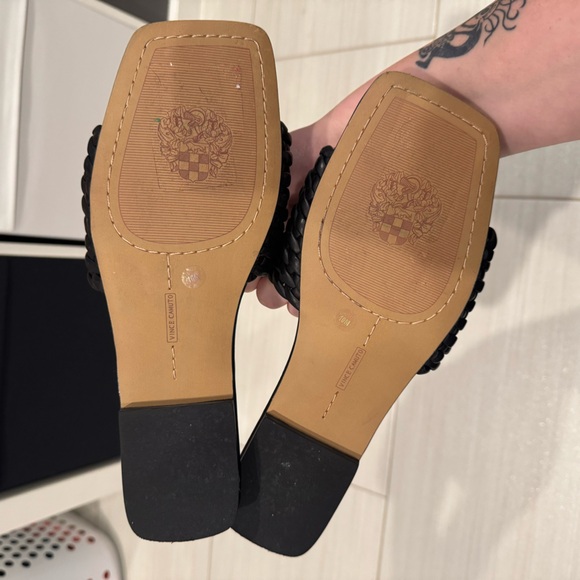 Vince Camuto women’s size 10 black leather sandals - Picture 2 of 3